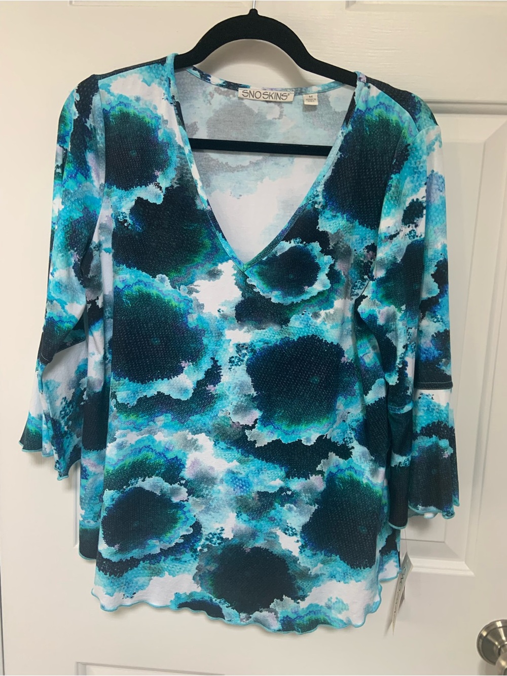 SNO SKINS Women's Blue Teal Printed V-Neck Blouse